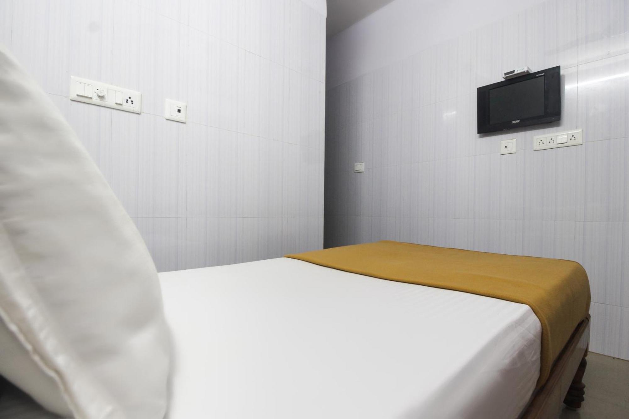 Hotel O Jks Deluxe Lodge Udaiyarpalaiyam Екстер'єр фото